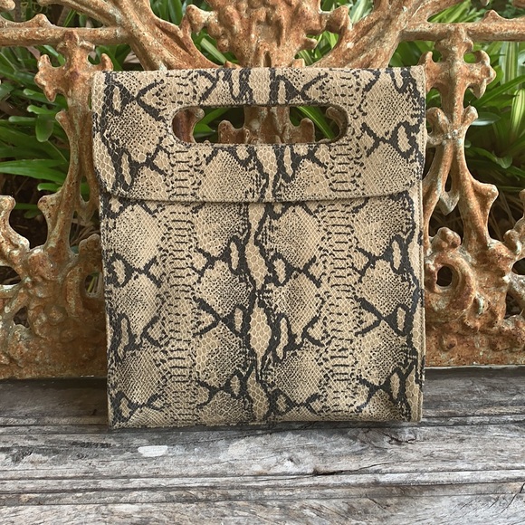 Brio Clutch - Picture 3 of 7